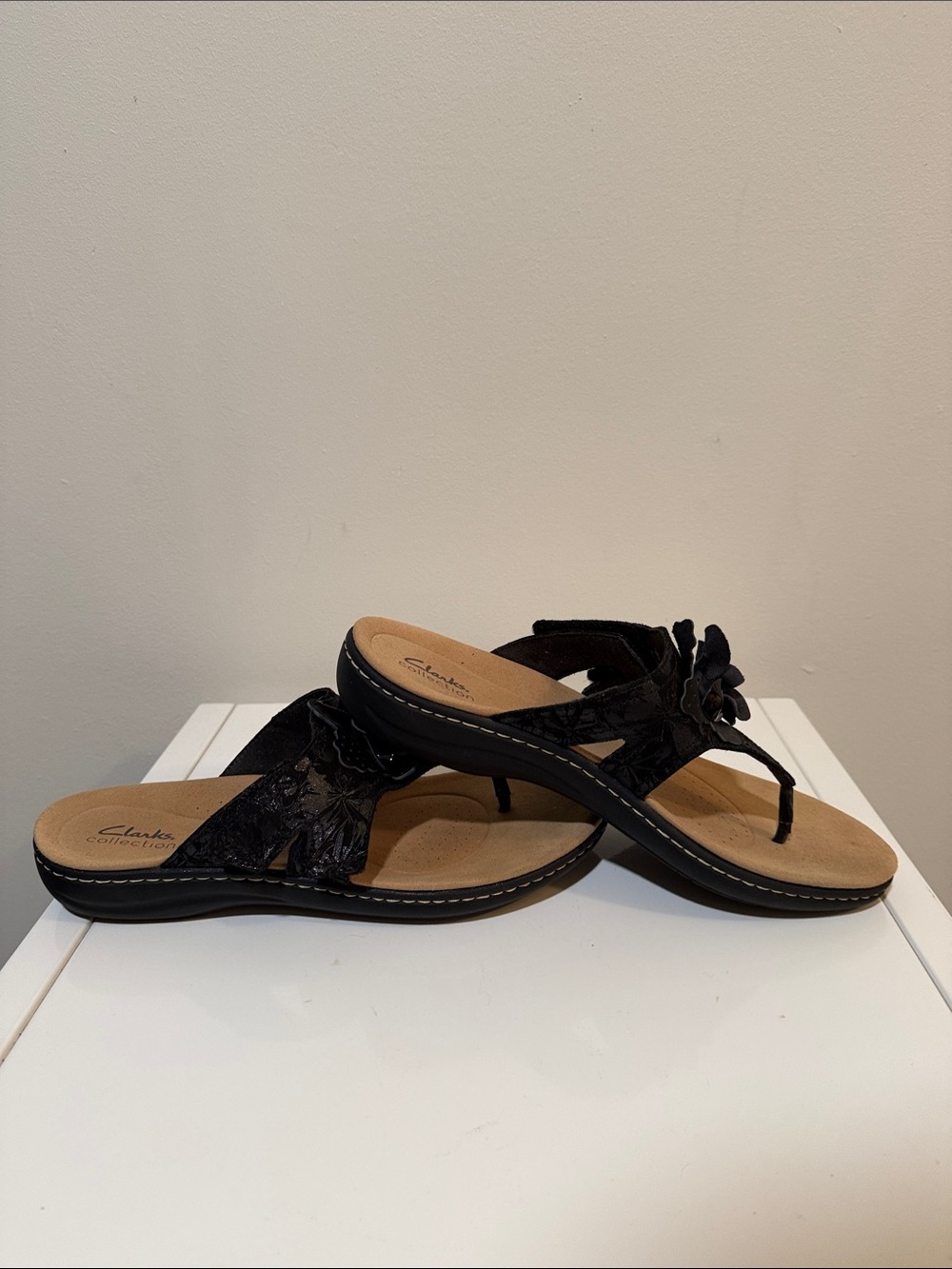 Clarks Women's  Black Laurieann Gema Thong Sandals Size 9 - Picture 6 of 11
